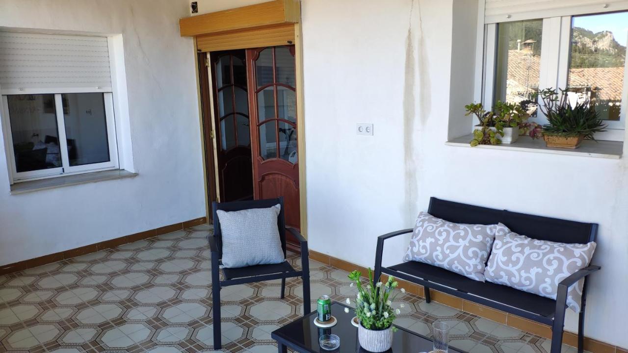 The Triplets Apartment Agres Bagian luar foto